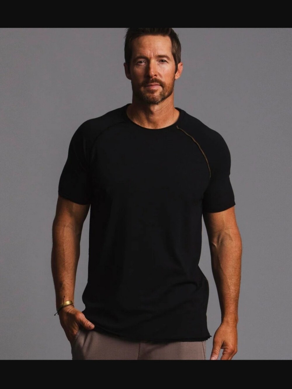 (2) One Golden Thread THE ULTIMATE TEE in Black Size Small